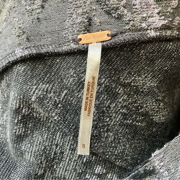 Free People Gray Floral Carolina Cropped Button Front Cardigan size Small - Picture 8 of 8